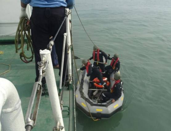 हादसों का शनिवार: कहीं नाव डूबी तो कहीं गिरा हेलिकॉप्टर