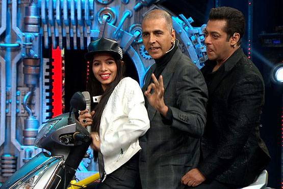 तारीफ या मजाक? ढिंचैक के गानों पर अक्षय ने क्या बोला