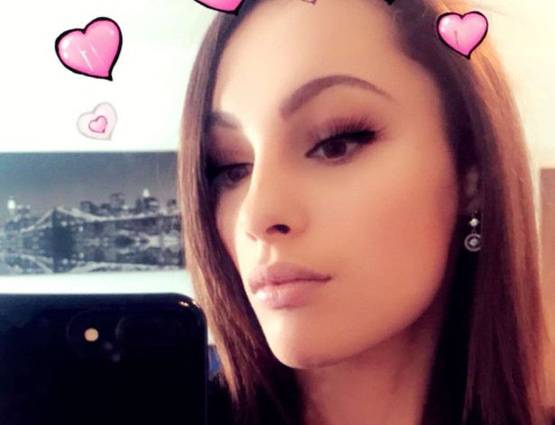 पोर्न एक्ट्रेस को 12 साल के बच्चे भेज रहे मैसेज, दिया ये जवाब