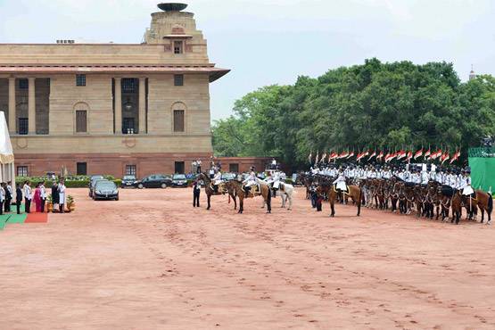 राष्ट्रपति की कार में लगेगी नंबर प्लेट, ये होते हैं सुरक्षा फीचर्स