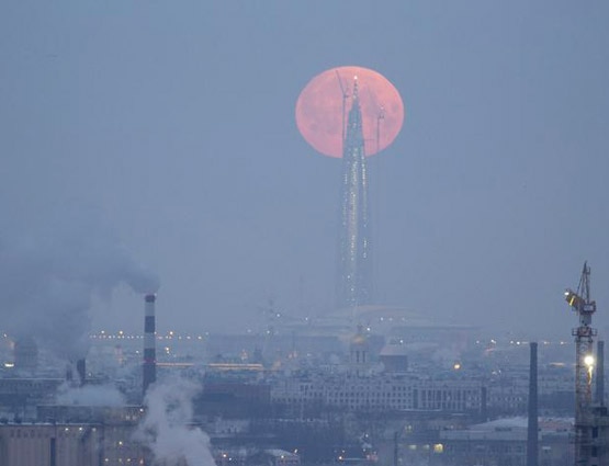 PHOTOS: दुनिया के अलग-अलग हिस्सों में ऐसा दिखा चंद्रग्रहण
