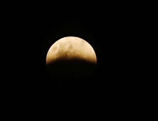 आसमान में दिखा अद्भुत नजारा, चंद्र ग्रहण के बाद जरूर करें ये 5 काम!
