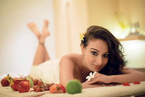 स्पा थेरेपिस्ट बनकर कमा सकते हैं लाखों रुपये, ये है तरीका