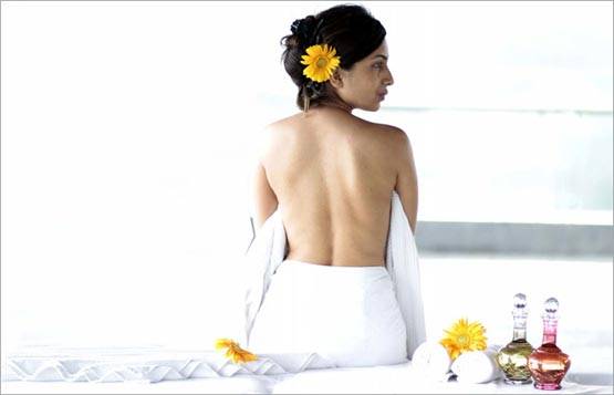 स्पा थेरेपिस्ट बनकर कमा सकते हैं लाखों रुपये, ये है तरीका