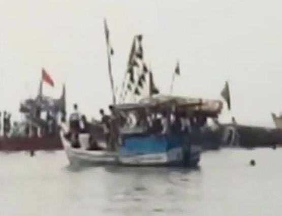 हादसों का शनिवार: कहीं नाव डूबी तो कहीं गिरा हेलिकॉप्टर