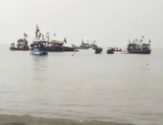 हादसों का शनिवार: कहीं नाव डूबी तो कहीं गिरा हेलिकॉप्टर