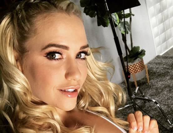 मिया माल्कोवा के भाई-पति भी हैं पोर्न स्टार, एक्ट्रेस की 15 PICS