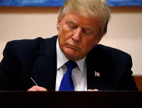 पॉर्न स्टार को डोनाल्ड ट्रंप के वकील ने 82 लाख दिए थे: रिपोर्ट