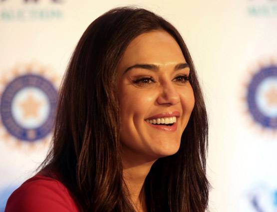 IPL ऑक्शन: प्रीति-जूही का ग्लैमरस लुक, तो ये पूर्व खिलाड़ी भी कम नहीं