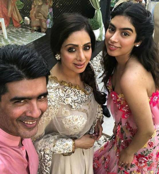 फैमिली वेडिंग में बेटी खुशी कपूर के साथ नजर आईं श्रीदेवी, देखें PHOTOS