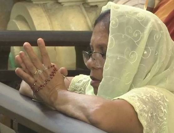 बीजेपी CM के लिए चर्च में प्रार्थना, हाथ जोड़कर मांगी सलामती की दुआ