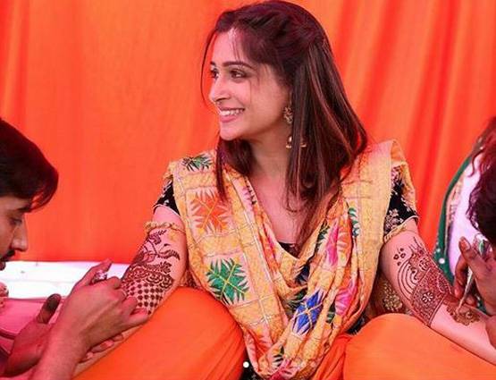 'सिमर' के हाथों में रची मेहंदी, शोएब ने शादी से पहले किया प्रपोज