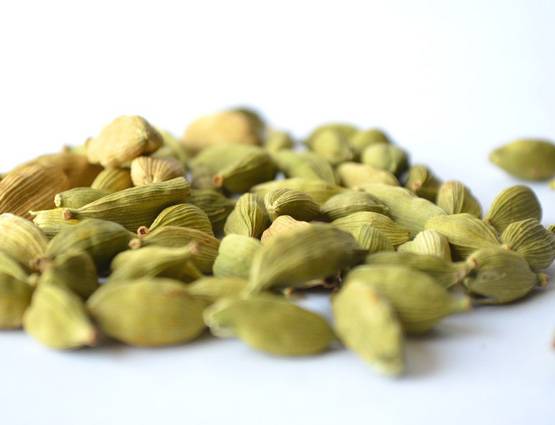 इन 15 रोगों का इलाज है इलायची