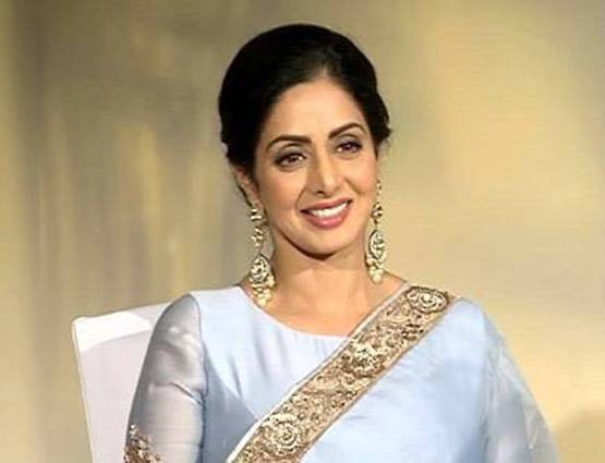 श्रीदेवी समेत इन 5 हीरोइनों ने पिता-पुत्र संग पर्दे पर किया रोमांस!