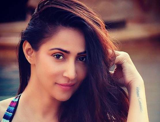 दिया और बाती फेम एक्ट्रेस चर्चा में, इस वजह से फोटो की डिलीट!