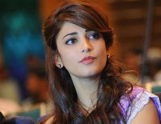 फिल्मों में आने से पहले ऐसी दिखती थीं श्रुति, सर्जरी से बदला चेहरा?