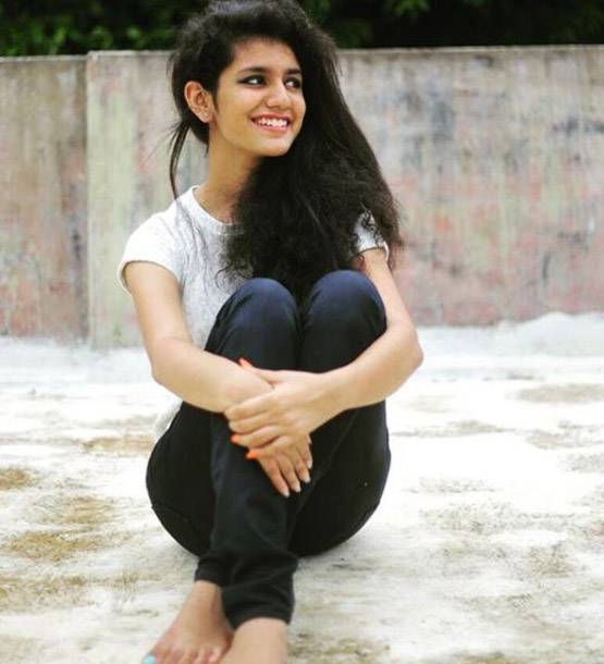 फेमस हुई लड़की कॉलेज में लड़कों को नहीं मार सकती आंख, ये है वजह