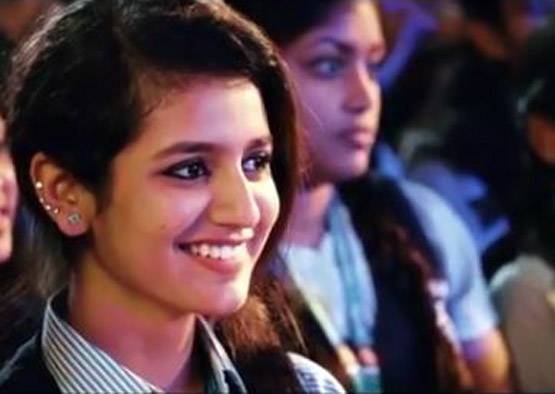 मलयालम फिल्म के बाद बॉलीवुड में डेब्यू करेंगी वायरल गर्ल प्रिया?