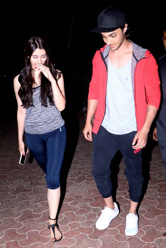 डांस क्लास के बाहर आयुष शर्मा के साथ दिखीं वरीना, सलमान की पसंद