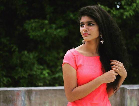 इस लड़की की मुस्कान की दुनिया दीवानी, 48 घंटे में टॉप 3 में