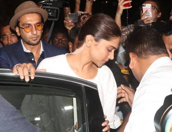 PHOTOS: दीपिका के साथ अनिल कपूर के घर पहुंचे रणवीर सिंह