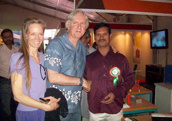 स्कूल ड्रॉप आउट हैं असली पैडमैन, अब चलाते हैं सैनेटरी नैपकिन का बिजनेस