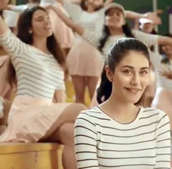 सलमान के ट्वीट से चर्चा में आई ये लड़की, ऐसा है कैडबरी गर्ल का सफ़र