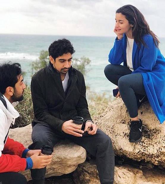 मुंबई की सड़कों पर यूं घूमते रहे रणबीर कपूर, किसी ने नहीं पहचाना