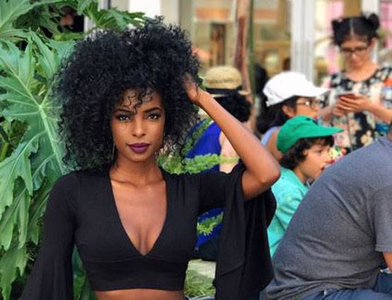 प्रियंका चोपड़ा की तरह दिखने वाली कौन है ये मॉडल? तस्वीरें वायरल