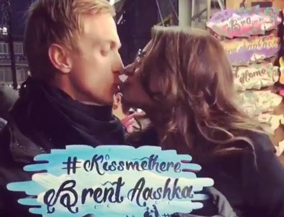 'नागिन' एक्ट्रेस की रोमांटिक फोटो वायरल, पति को Kiss करती दिखीं