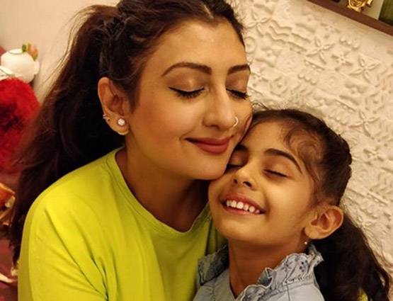 पति से तलाक लेगी ये टीवी एक्ट्रेस, बेटी के साथ ऐसे बिता रहीं समय