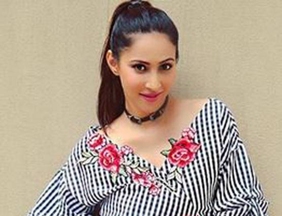 दिया और बाती फेम एक्ट्रेस चर्चा में, इस वजह से फोटो की डिलीट!