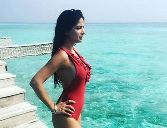 इस हिट एक्ट्रेस की बेटी ने मारी सोशल मीडिया पर एंट्री, PHOTOS वायरल