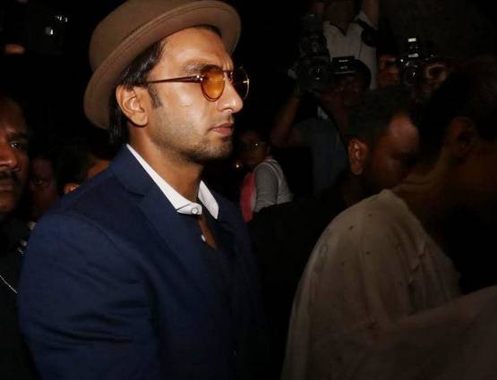 PHOTOS: दीपिका के साथ अनिल कपूर के घर पहुंचे रणवीर सिंह