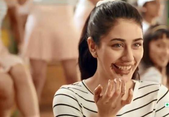 सलमान के ट्वीट से चर्चा में आई ये लड़की, ऐसा है कैडबरी गर्ल का सफ़र