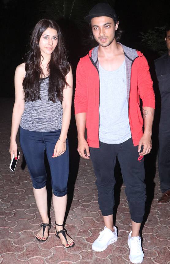 डांस क्लास के बाहर आयुष शर्मा के साथ दिखीं वरीना, सलमान की पसंद