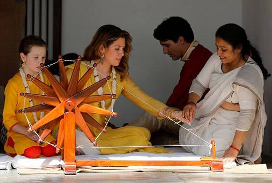 PICS:  कुर्ता-पायजामा में नजर आए कनाडाई PM, दिखा देसी अंदाज