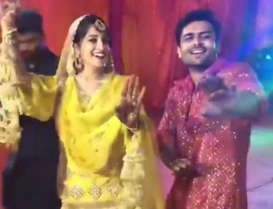 'सिमर' के हाथों में रची मेहंदी, शोएब ने शादी से पहले किया प्रपोज