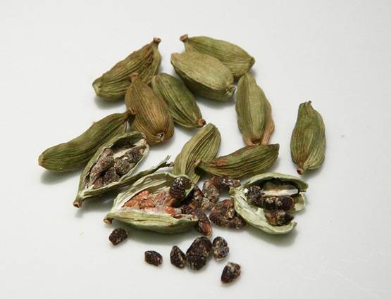 इन 15 रोगों का इलाज है इलायची