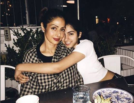 श्रीदेवी ने रखा था बेटियों का ऐसा नाम, परिवार के साथ ऐसे बिताती थीं वक्त