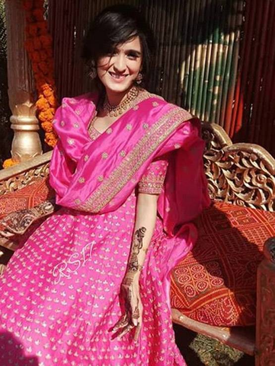 13 साल बड़े गौतम संग सात फेरे लेंगी पंखुड़ी, देखें मेहंदी की तस्वीरें