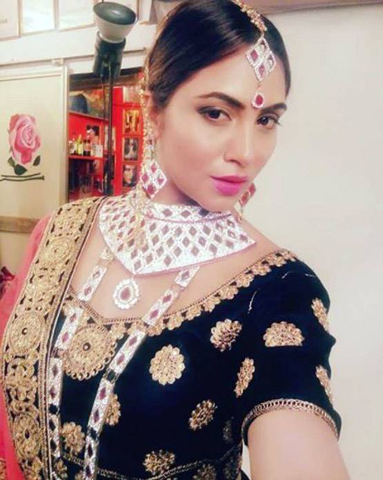 बिग बॉस के बाद ब्राइडल लुक में नजर आईं आवाम की चहेती अर्शी खान