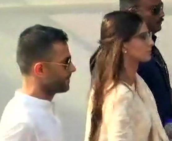 सुनहरी लाल साड़ी में लिपटकर जाएंगी सुहागन श्रीदेवी, PHOTOS