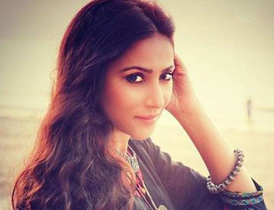 दिया और बाती फेम एक्ट्रेस चर्चा में, इस वजह से फोटो की डिलीट!