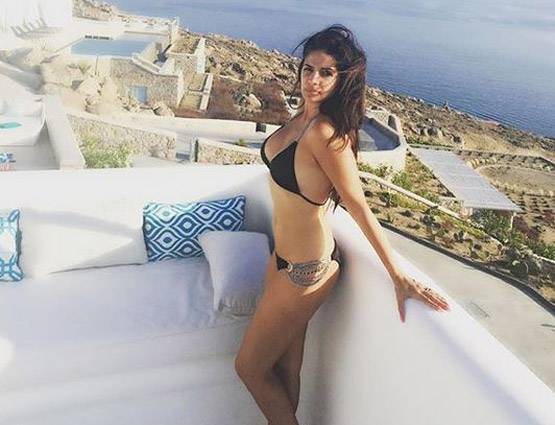 इस हिट एक्ट्रेस की बेटी ने मारी सोशल मीडिया पर एंट्री, PHOTOS वायरल