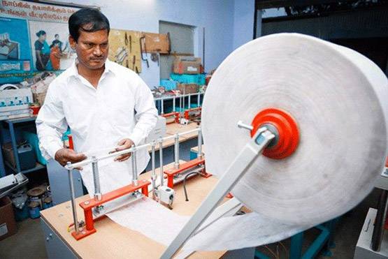 रियल पैडमैन ने जुगाड़ से 18 माह में बना दी थीं 250 सैनेटरी पैड मशीनें