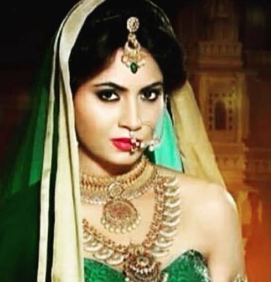 बिग बॉस के बाद ब्राइडल लुक में नजर आईं आवाम की चहेती अर्शी खान