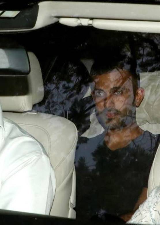 देर रात सलमान ने किए श्रीदेवी के अंतिम दर्शन, ये सेलेब्स भी पहुंचे