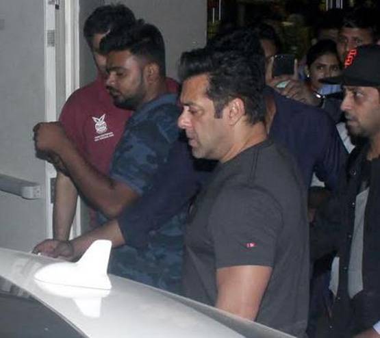 बैंकॉक से 'रेस 3' की शूटिंग खत्म कर लौटे सलमान-जैकलीन