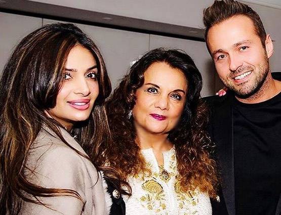 इस हिट एक्ट्रेस की बेटी ने मारी सोशल मीडिया पर एंट्री, PHOTOS वायरल